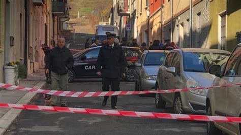 Salsomaggiore: donna uccisa dal marito con una。